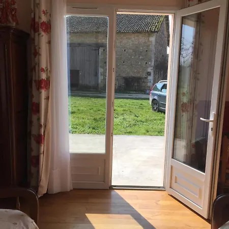 La Maison Aux Roses * Vaux (Vienne)